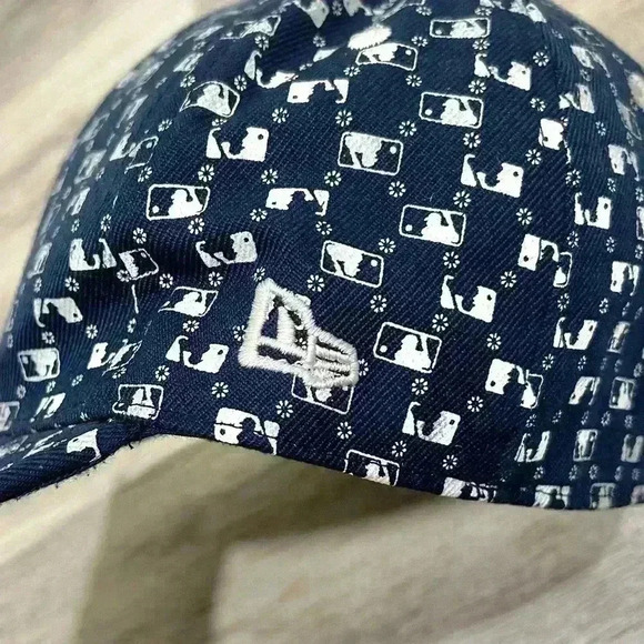 Detroit Tigers MLB Allover Logo Fitted Baseball Hat Cap Navy Cotton Size 6 3/4 - Picture 6 of 6